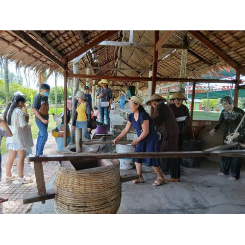 Một Ngày Làm Nông Dân Của Du Khách Tại Khu Du Lịch Văn Hoá Phương Nam